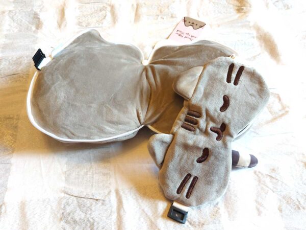 Pusheen the Cat: Travel Pillow & Eye Mask Set Relaxeeze - Image 9